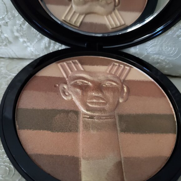 Signature Club A Nefertiti Golden Patina for Skin 1.2 oz NEW - Picture 1 of 3